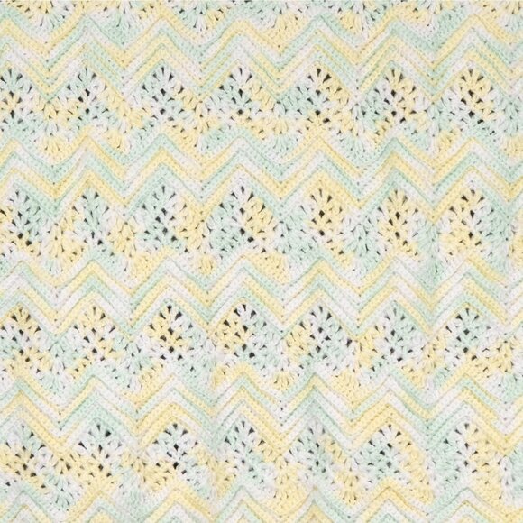 Handmade Crochet Baby Blanket Yellow Green White Zig Zag Chevron Soft Nursery - Picture 4 of 5